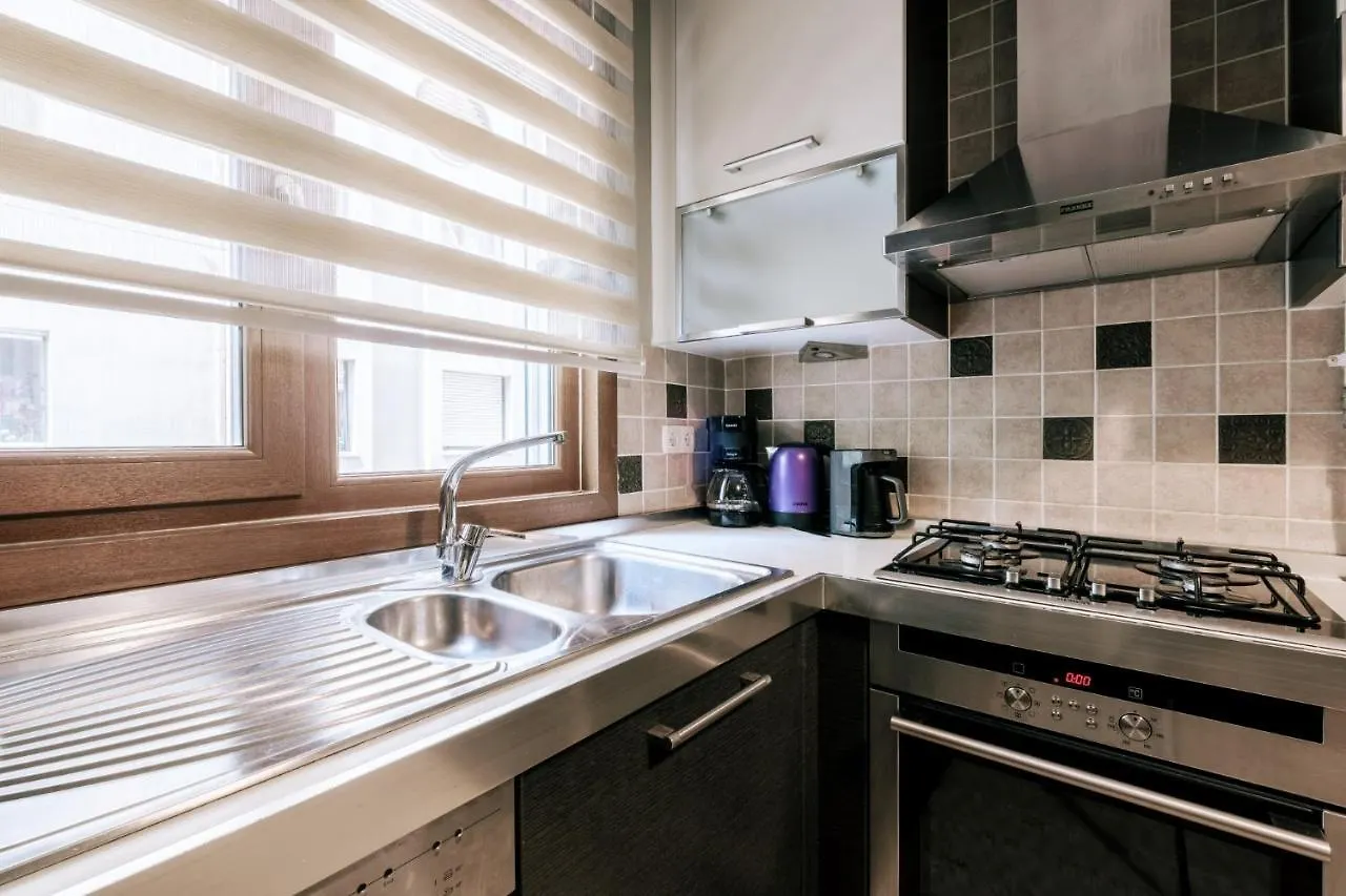 דירות איסטמבול Stylish Retreat W Balcony 2 Min To Bagdat Ave 0*,